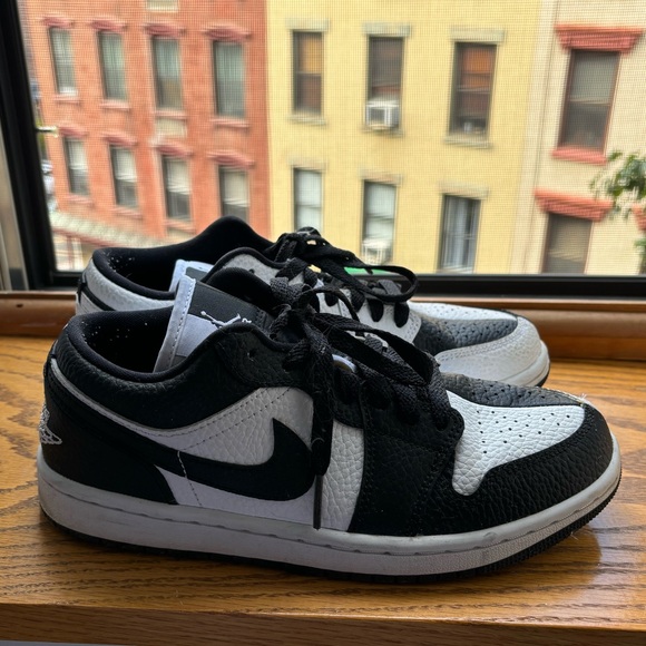 Air Jordan 1 Low SE Split Homage (Women's) - Picture 4 of 9